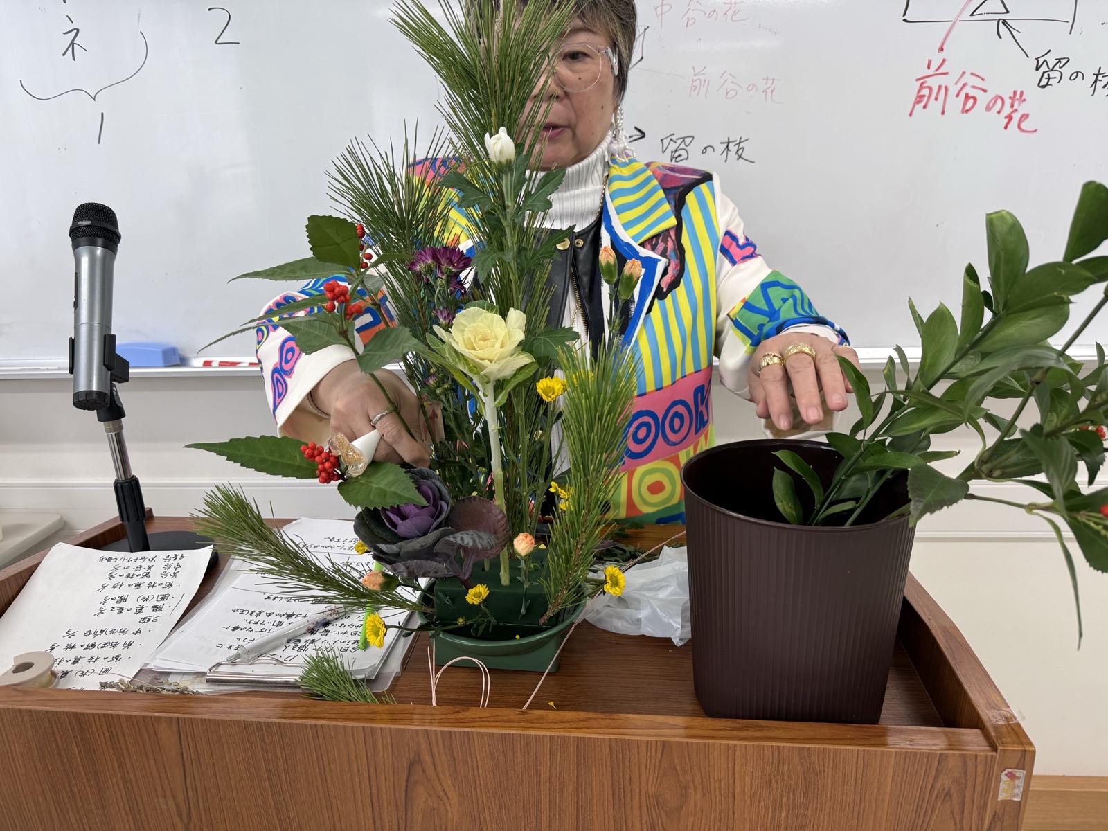 菊園教室での解説風景