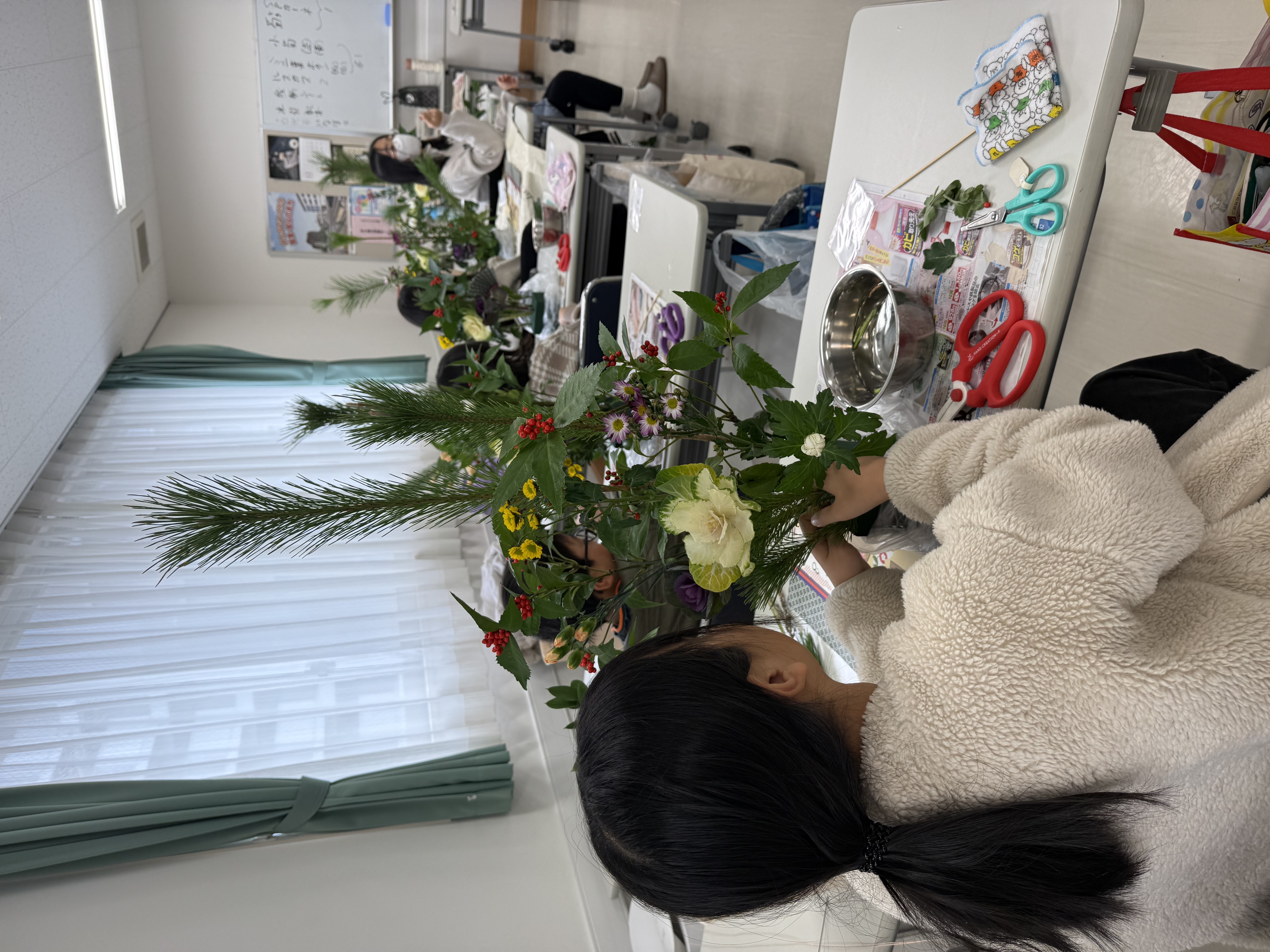 小学校での子供いけばな出張教室